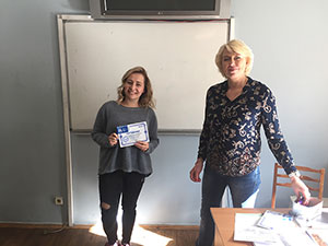 Выпускницы курса Ассистент руководителя (помощник директора) с преподавателем Величко Аллой. Учебный центр Успех